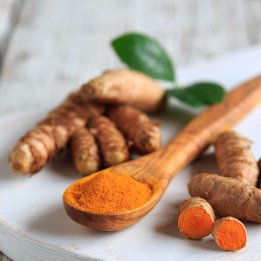 Le Curcuma : Voyage au cœur de l'Histoire de l'Or des Indes et sa Résonance dans les Rituels de Beauté